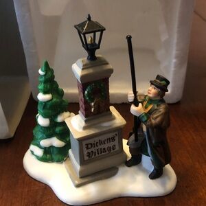 Ye Olde Lamplighter - Boxed Dickens Village